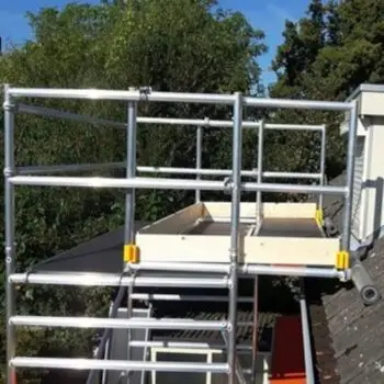 Custers dakkapel steiger huren? Bij GECO verhuur huur je een groot dakkapel steiger