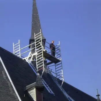 Schoorsteen steiger huren? Bij GECO verhuur huur je schoorsteensteigers van het merk Custers. Zowel enkele schoorsteensteigers als dubbele schoorsteen steigers.