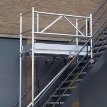 Aan je trap klussen? Bij GECO verhuur huur je een steiger voor je trap