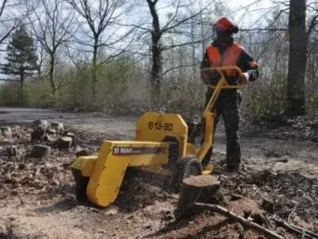Jo Beau B13-90 boomstronkfrees in actie
